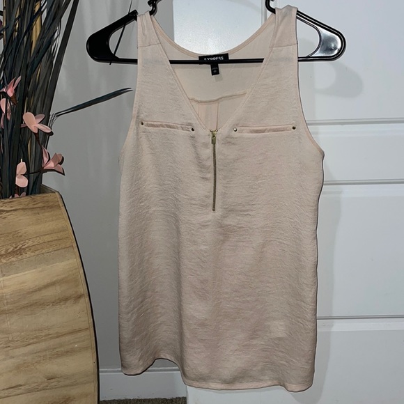 ❗️FINAL SALE❗️Express V-neck Tank - Picture 4 of 6